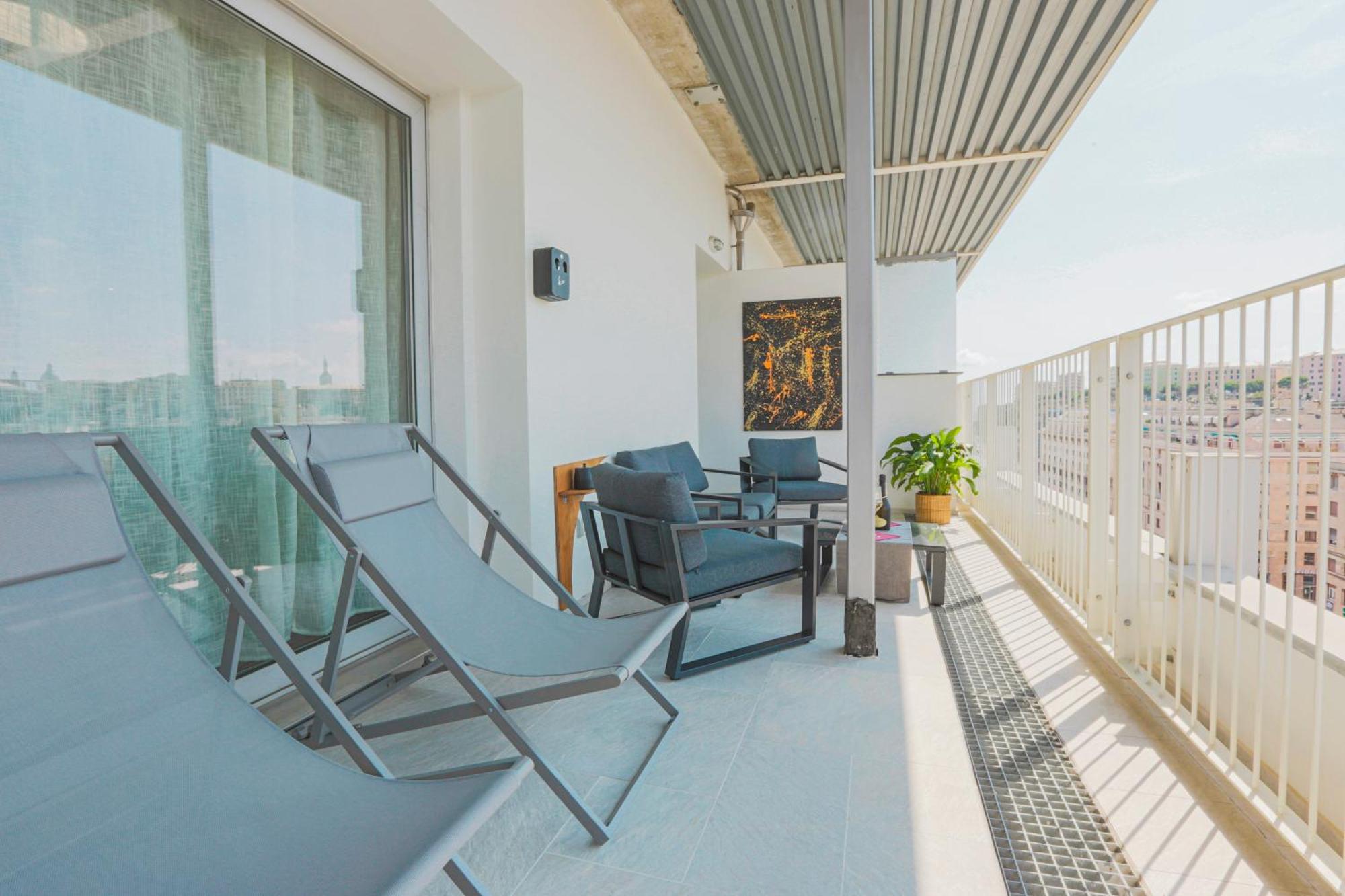 Апартаменти Attico Luxury Con Parcheggio E Terrazza Vista Mozzafiato Генуя Номер фото