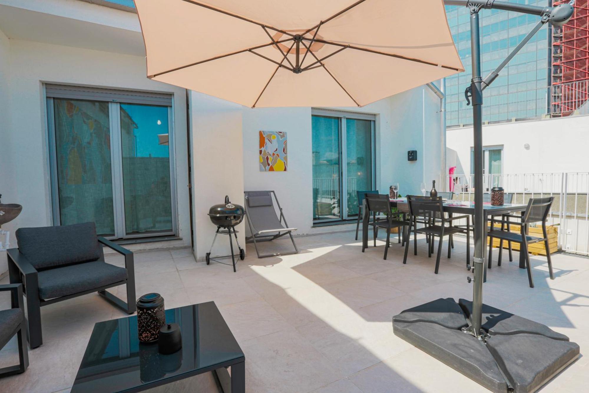 Апартаменти Attico Luxury Con Parcheggio E Terrazza Vista Mozzafiato Генуя Номер фото